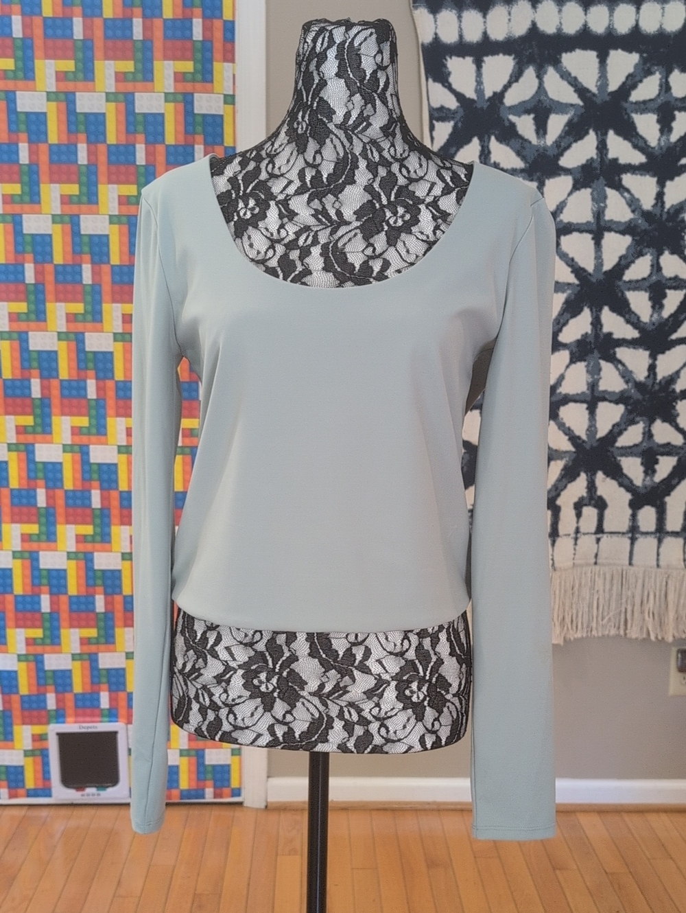 Women's Dusty Mint Scoop-Neck Long Sleeve  Cropped Tee